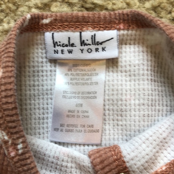 Infant Long Sleeve Footed Bodysuit 6-9M - Picture 2 of 2